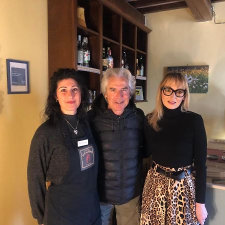Albergo La Loggia Di San Martino Gualdo Tadino Buitenkant foto