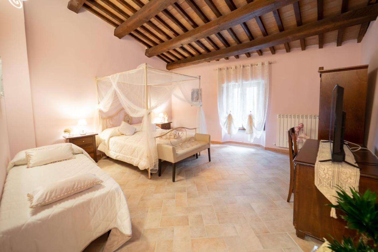 Albergo La Loggia Di San Martino Gualdo Tadino Buitenkant foto