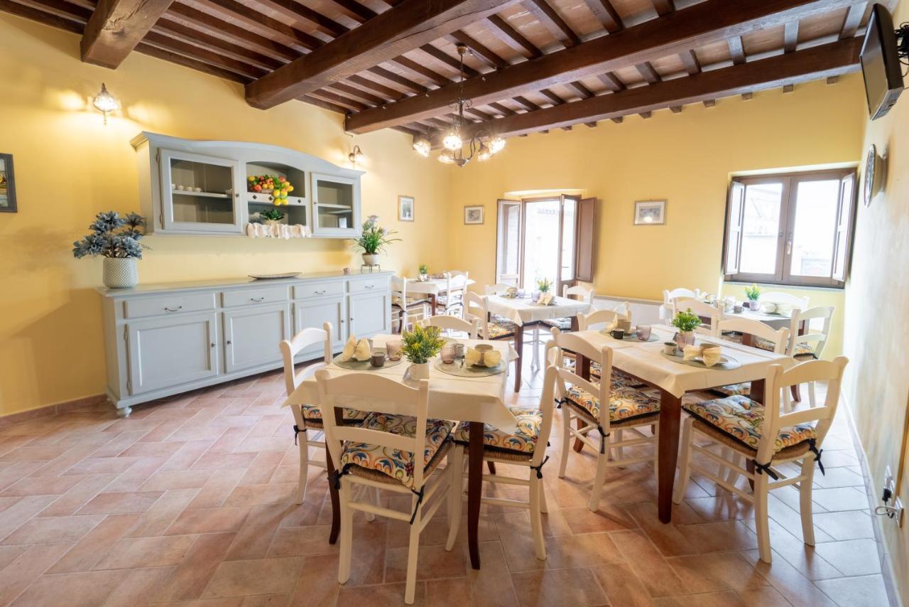 Albergo La Loggia Di San Martino Gualdo Tadino Buitenkant foto