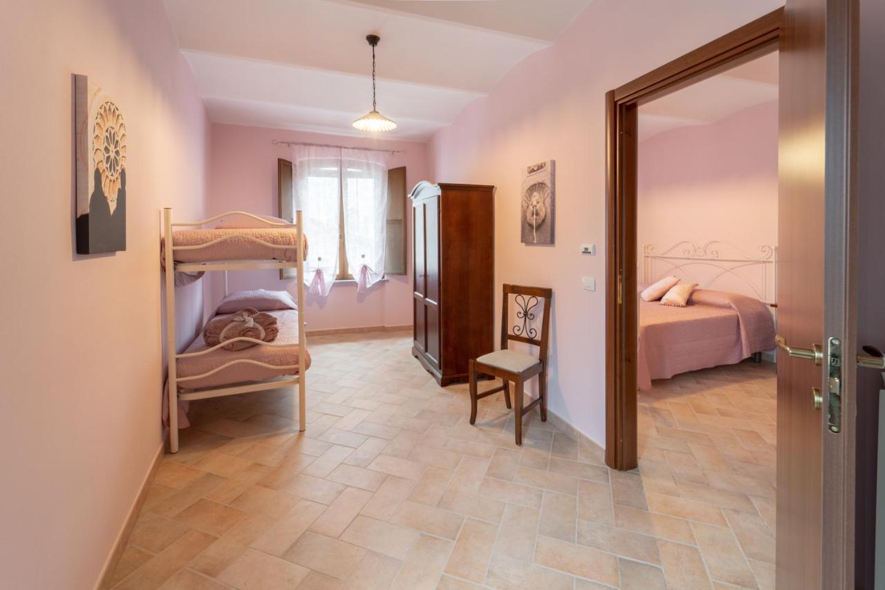 Albergo La Loggia Di San Martino Gualdo Tadino Buitenkant foto