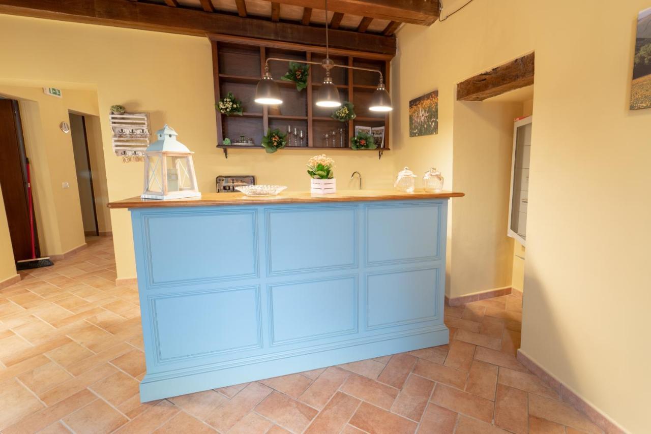 Albergo La Loggia Di San Martino Gualdo Tadino Buitenkant foto