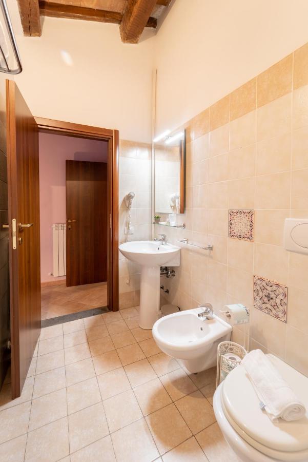Albergo La Loggia Di San Martino Gualdo Tadino Buitenkant foto
