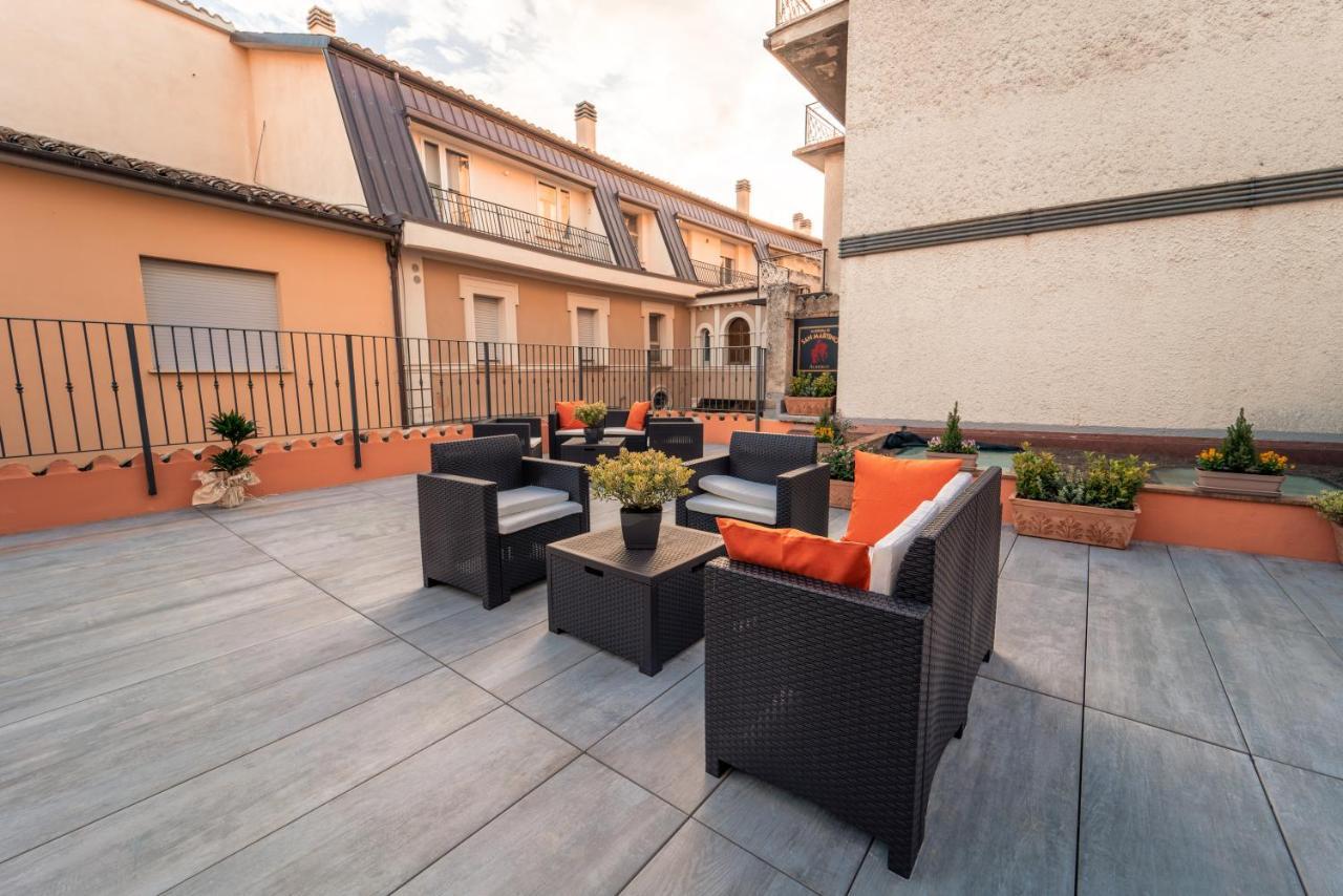 Albergo La Loggia Di San Martino Gualdo Tadino Buitenkant foto