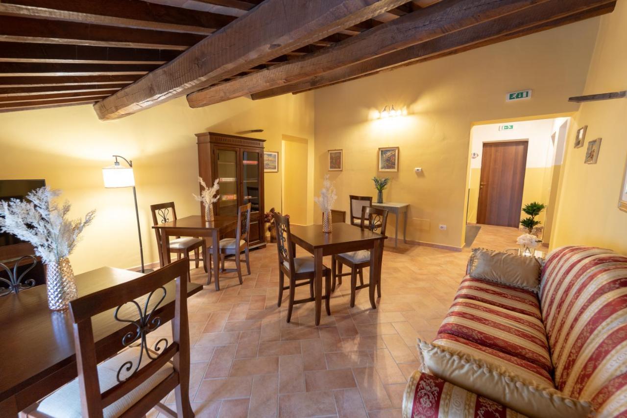 Albergo La Loggia Di San Martino Gualdo Tadino Buitenkant foto