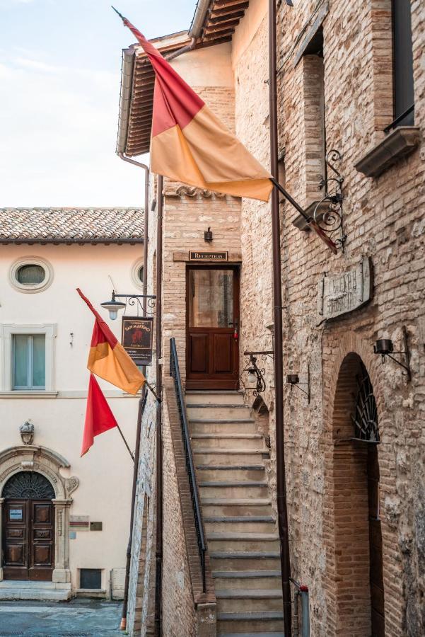 Albergo La Loggia Di San Martino Gualdo Tadino Buitenkant foto