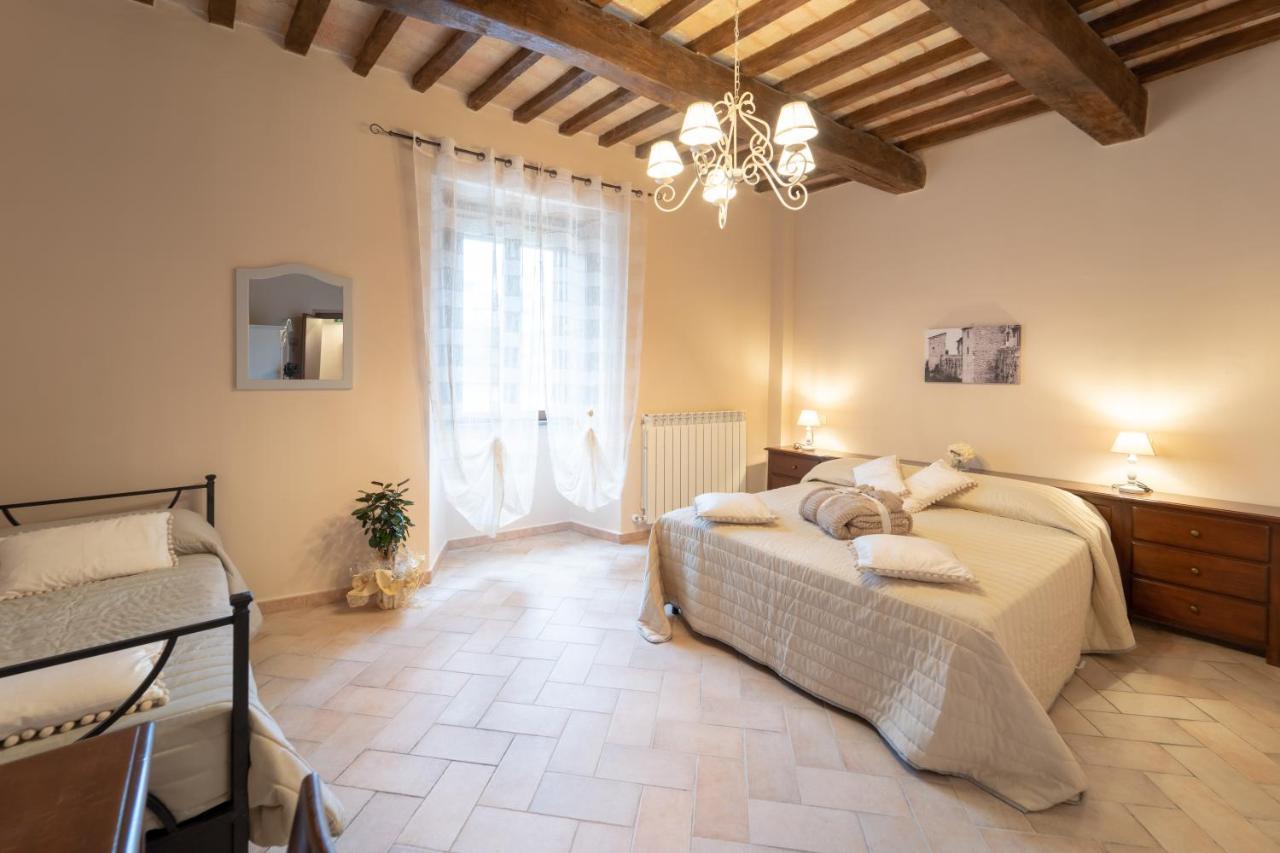 Albergo La Loggia Di San Martino Gualdo Tadino Buitenkant foto