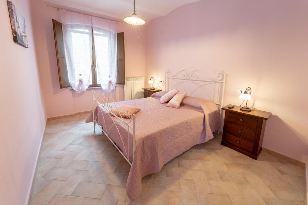 Albergo La Loggia Di San Martino Gualdo Tadino Buitenkant foto