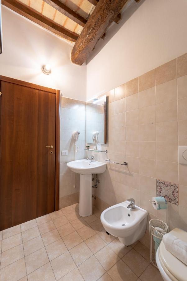 Albergo La Loggia Di San Martino Gualdo Tadino Buitenkant foto