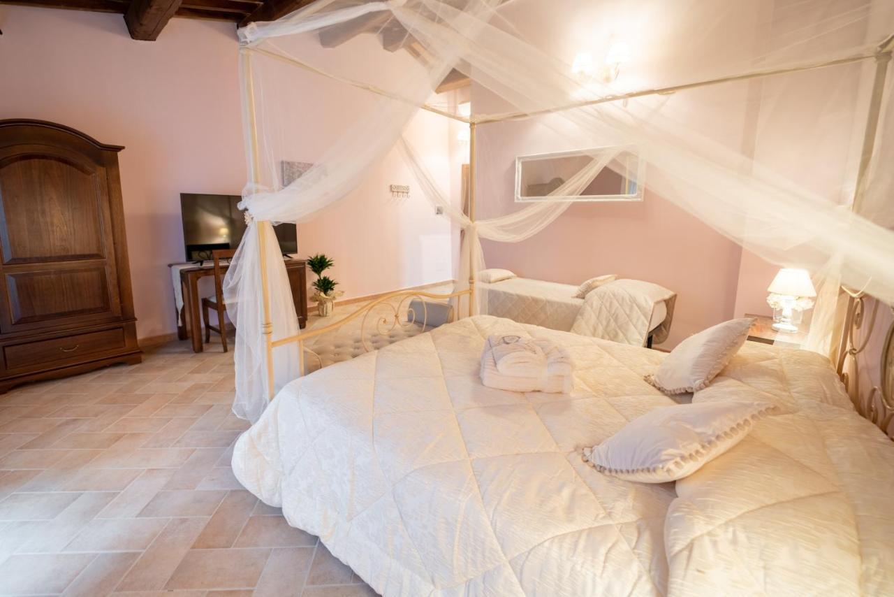 Albergo La Loggia Di San Martino Gualdo Tadino Buitenkant foto
