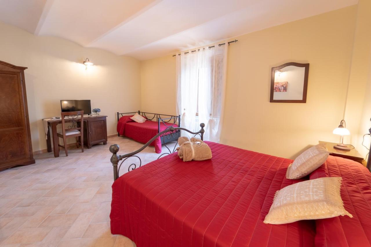 Albergo La Loggia Di San Martino Gualdo Tadino Buitenkant foto