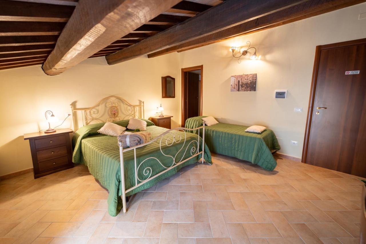 Albergo La Loggia Di San Martino Gualdo Tadino Buitenkant foto