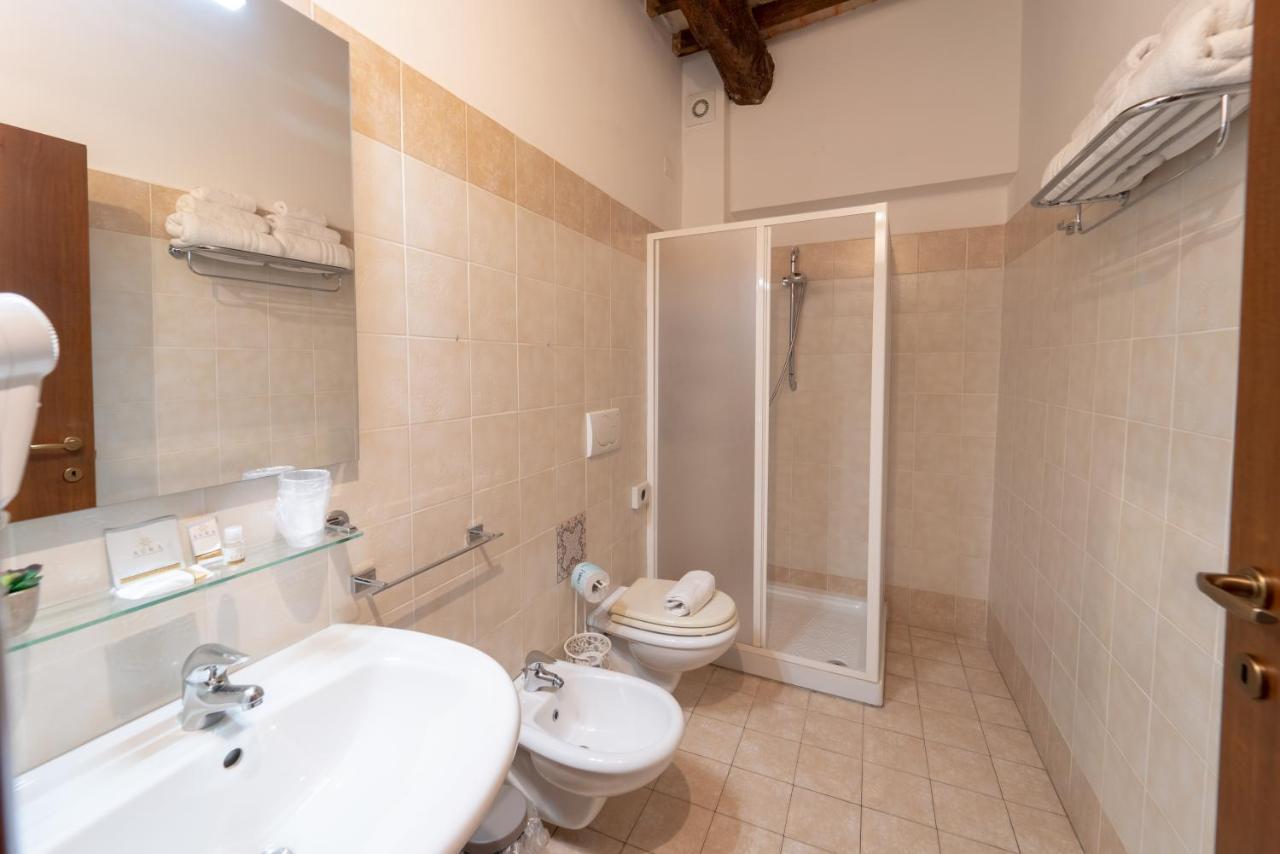 Albergo La Loggia Di San Martino Gualdo Tadino Buitenkant foto