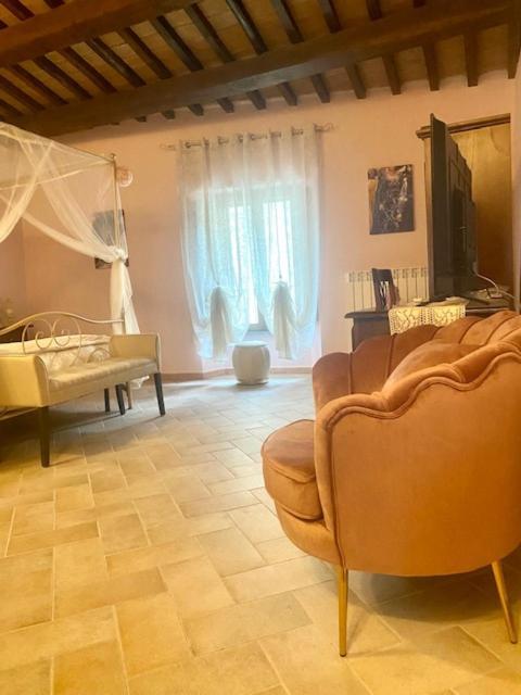 Albergo La Loggia Di San Martino Gualdo Tadino Buitenkant foto